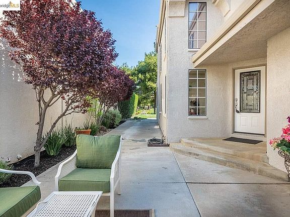 4th image of 2875 Cherry Hills Dr