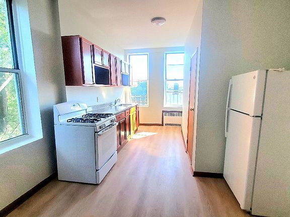 5th image of 416 Woodward Ave APT 3L