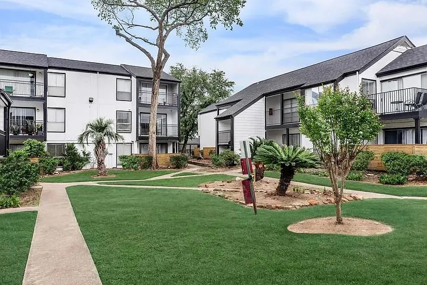 Building Photo - 4400 Memorial Dr #2-3016
