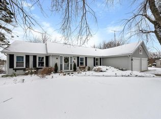6132 Sonnenburg Ln, Manitowoc, WI 54220