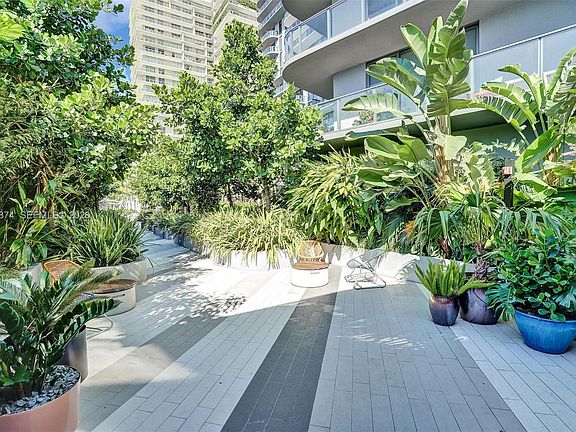 4th image of 121 NE 34th St Unit 2205