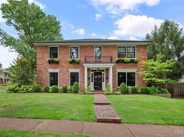 7400 Buckingham Dr, Saint Louis, MO 63105