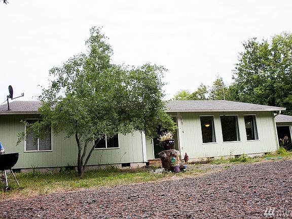 2nd image of 130 SE Harmony Ln