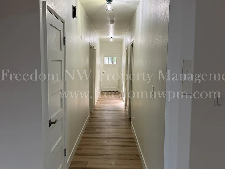 105 W Walnut St — Photo 11