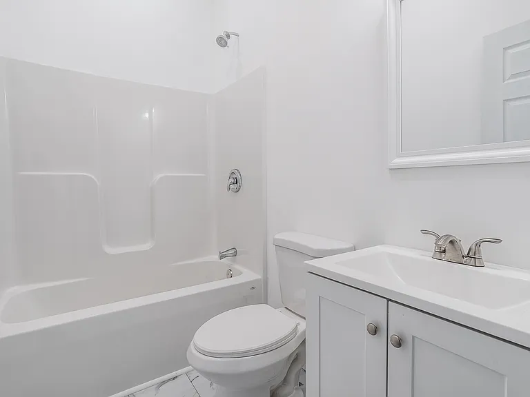 115 Hanover St #3 — Photo 10
