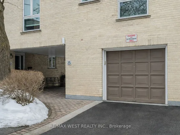 25 Proudbank Millway, Toronto, ON M2L 1P3