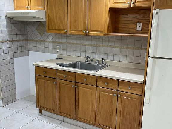 5th image of 2742 W 15th St APT 2B