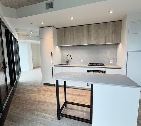 2nd image of 2625 Dundas St W #514