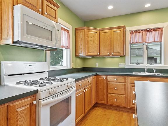 4th image of 14 Doane St