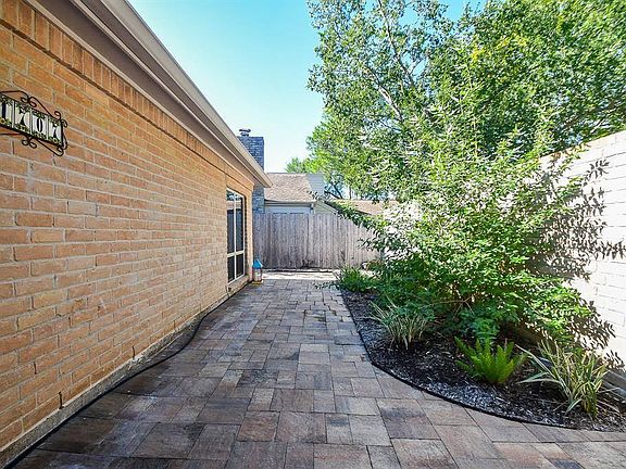 3rd image of 1707 Cherry Bend Dr
