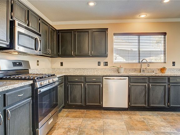 2nd image of 3448 Laguna Veneta Ave