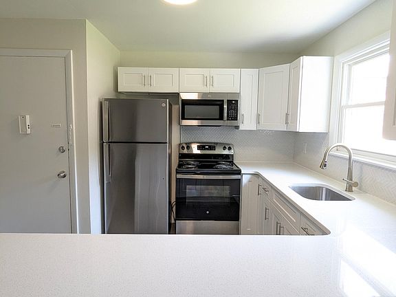 3rd image of 146 Jersey St #7