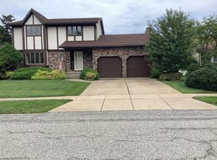 4670 White Pine Dr, Erie, PA 16506