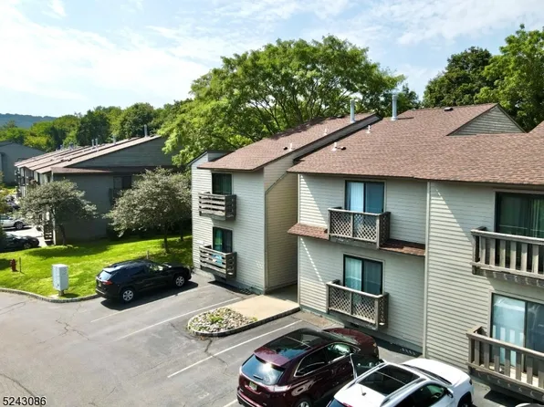 1903 Spruce Hills Dr, Glen Gardner Boro, NJ 08826