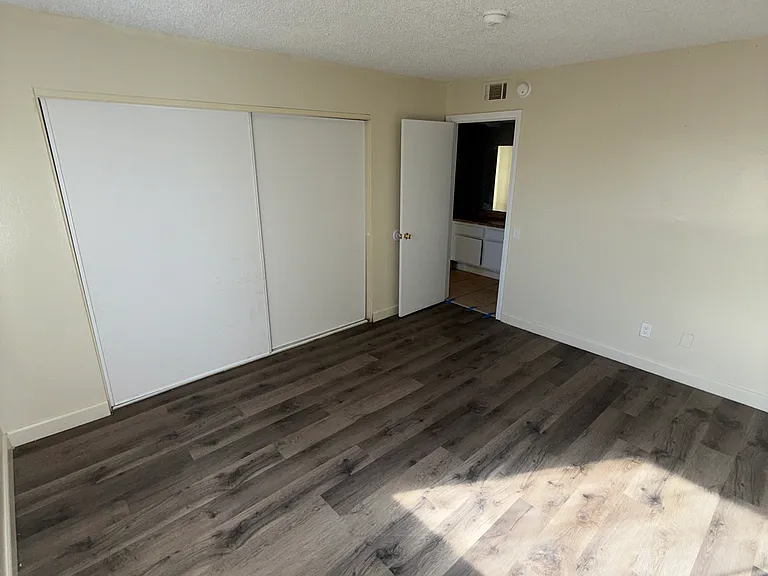 836 E Main St — Photo 6
