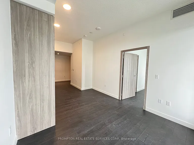 27 McMahon Dr #615 — Photo 8