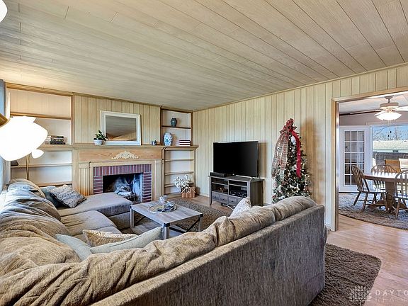 4th image of 205 S Breiel Blvd