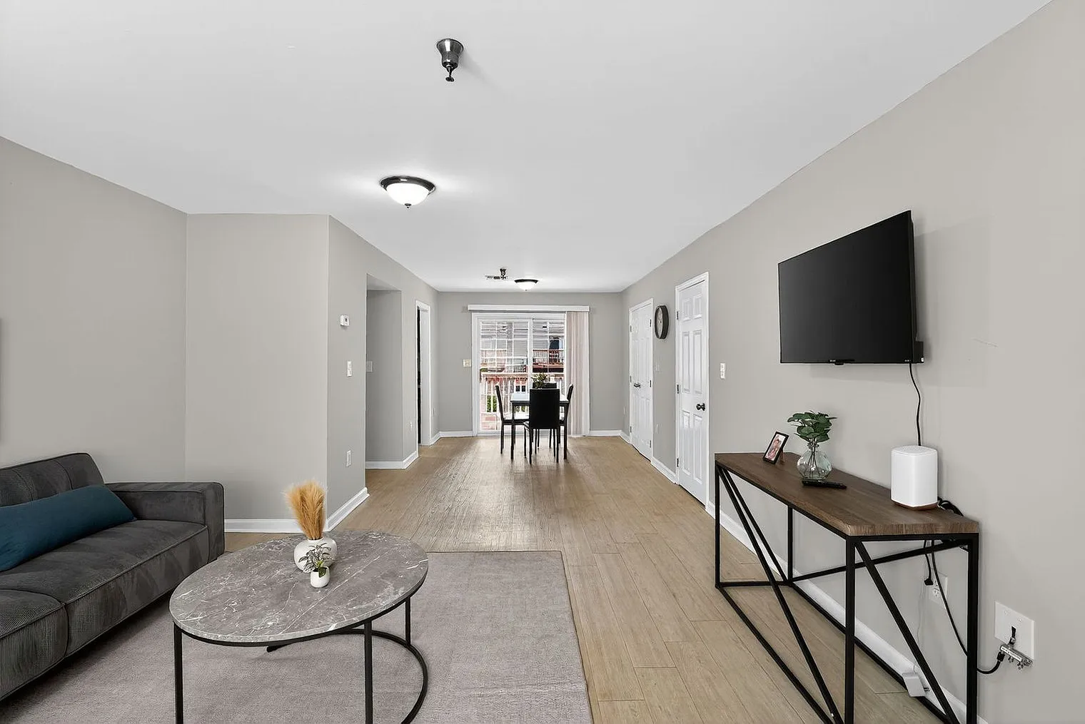 2 bed, 1.0 bath, 12346 sqft, $2,264 — Photo 1