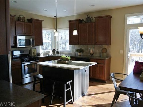 4th image of 3827 Zion Dr