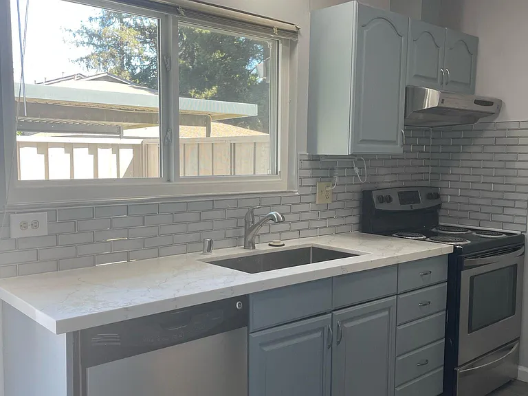 3539 Dalton Cmn — Photo 1