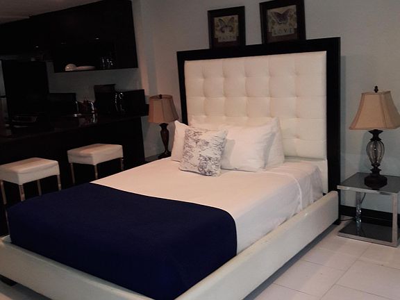2nd image of 1545 Drexel Ave #403