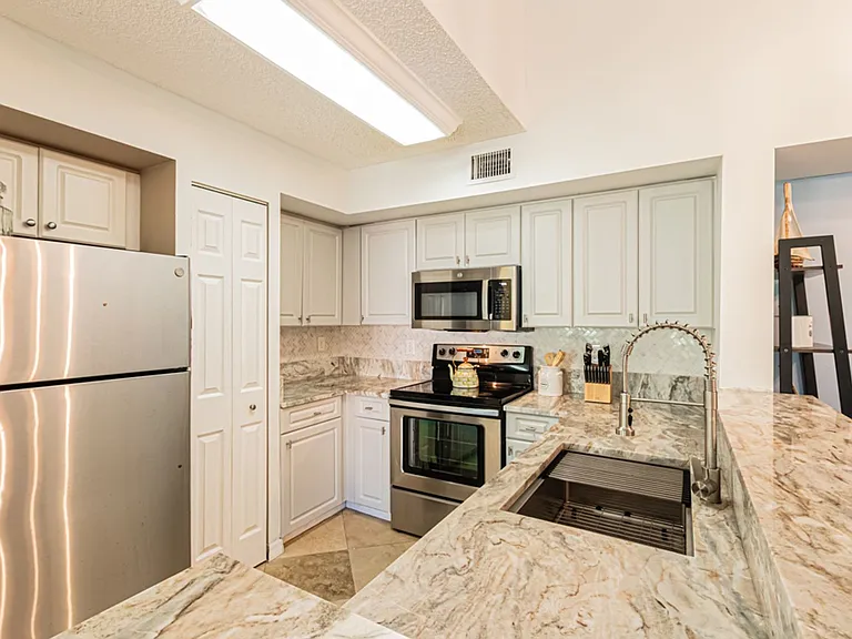 1230 Wildwood Lakes Blvd #202 — Photo 11