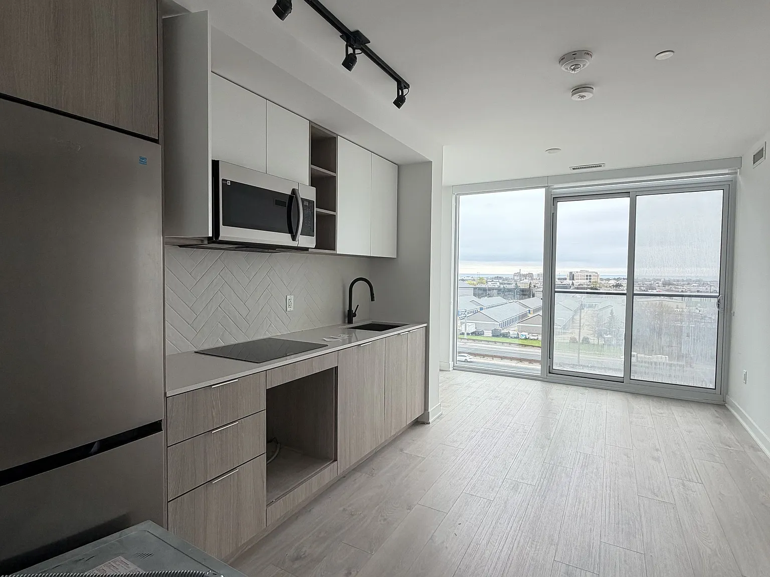 2 bed, $2,550 — Photo 4
