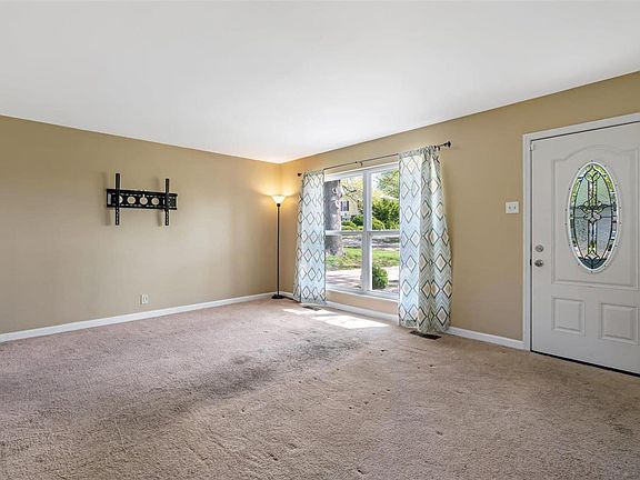 5th image of 3221 Bristol Hall Dr