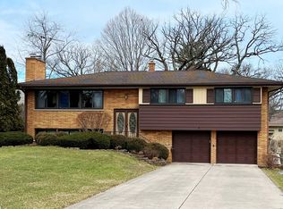 910 Stoos Ln, Naperville, IL 60540