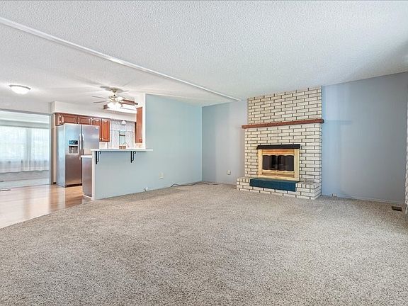 3rd image of 17 Dunsford Dr