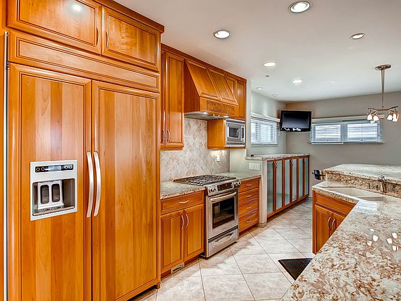 3rd image of 824-826 Cohasset Ct