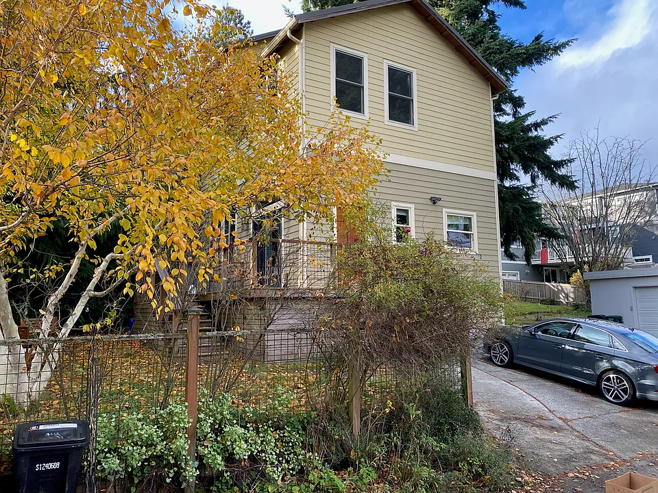 3214 36th Ave W