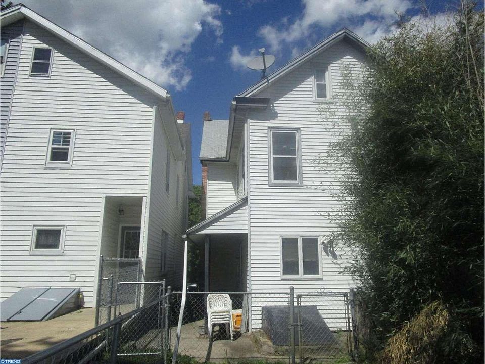 2nd image of 230 W Franklin St