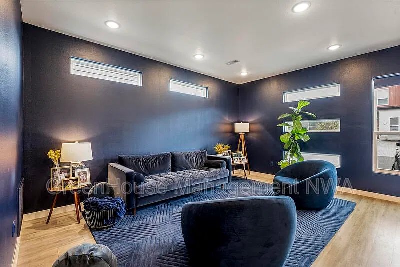 2 bed, 2.5 bath, 1100 sqft, $2,340 — Photo 3