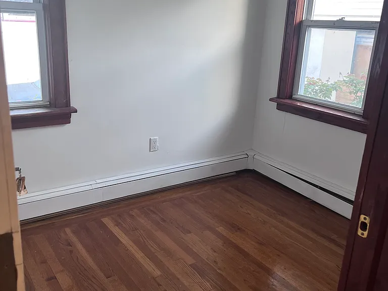 103 E Saint Marks Pl #1 — Photo 15