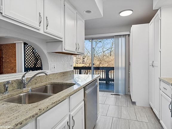 3rd image of 5603 Lakeside Dr #1C