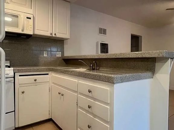 4th image of 73170 Tumbleweed Ln APT 4