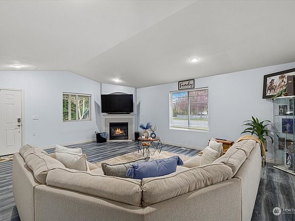 4th image of 12113 35th Avenue NE