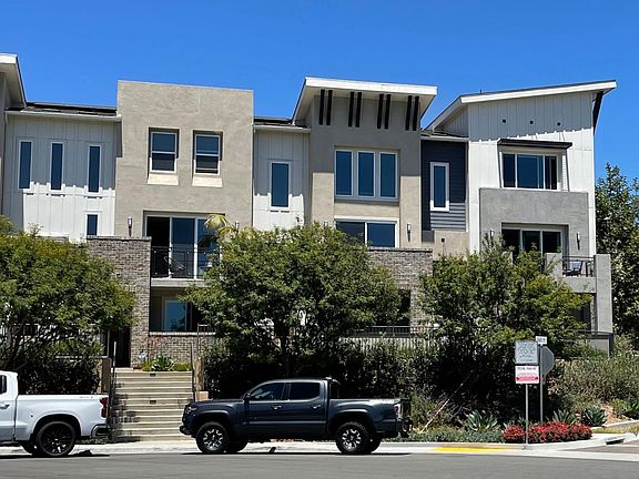 Unit is on right end.