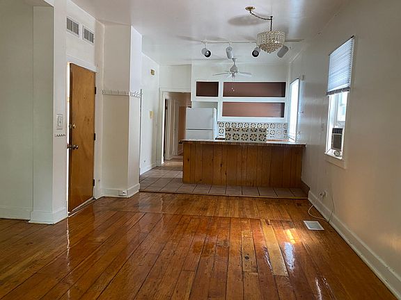 3rd image of 3925 N Paulina St Unit 2