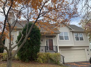 972 Manchester Cir, Grayslake, IL 60030