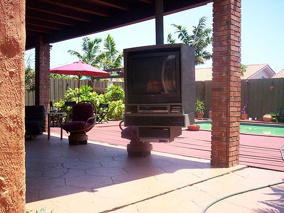 Nice fixtures aoutside and inside of the houses