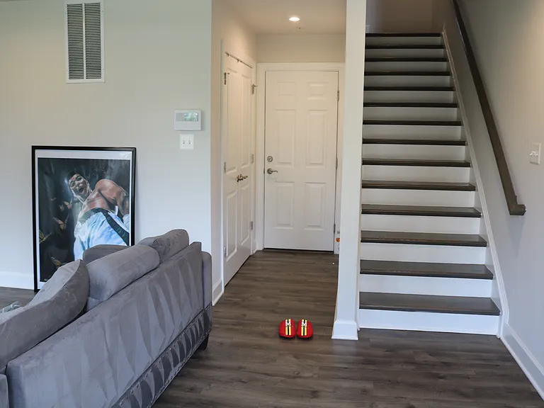 9543 Capital Ln — Photo 2