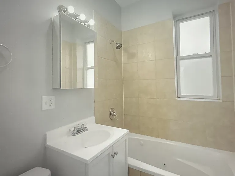 7322 N Damen Ave #2 — Photo 5