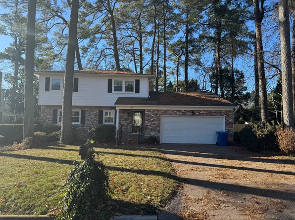 60 Carriage Hill Dr, Poquoson, VA 23662