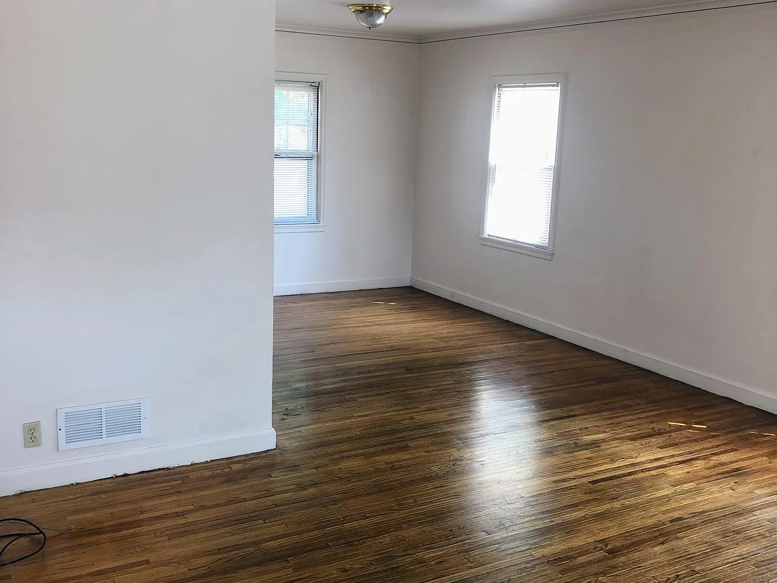 6 bed, 2.5 bath, 2700 sqft, $3,510 — Photo 3