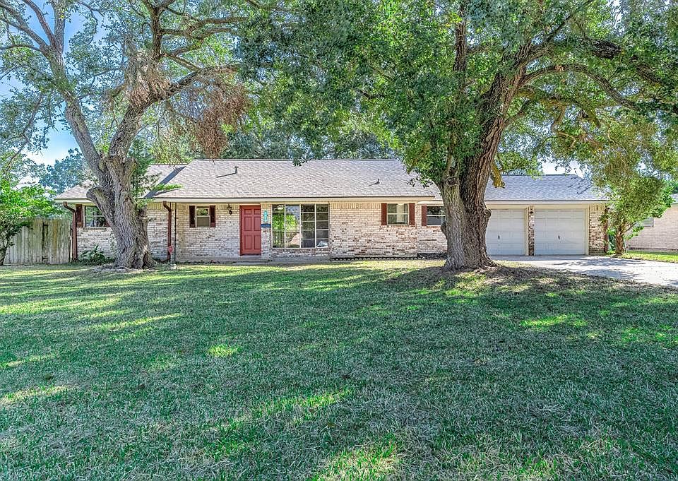1st image of 2609 Lake Park Drive