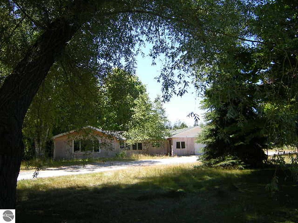 5264 E Duck Lake Rd, Lake Leelanau, MI 49653 Zillow