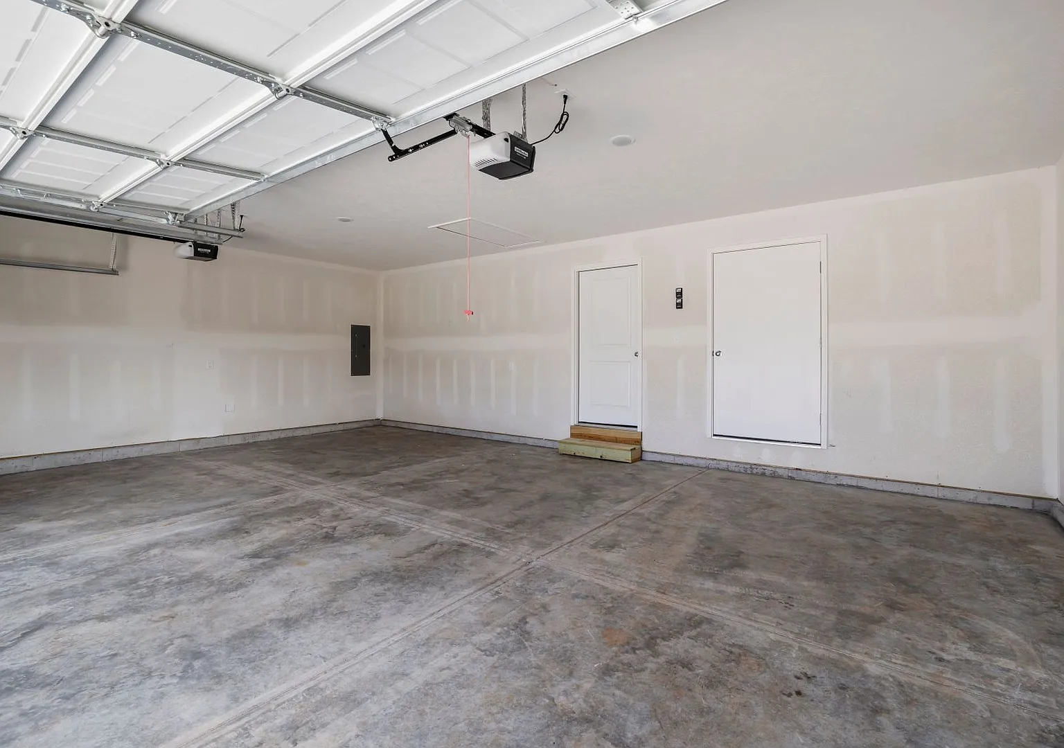 Newly built 3 bedroom rental in Republic with a fully fenced in yard! — Photo 2