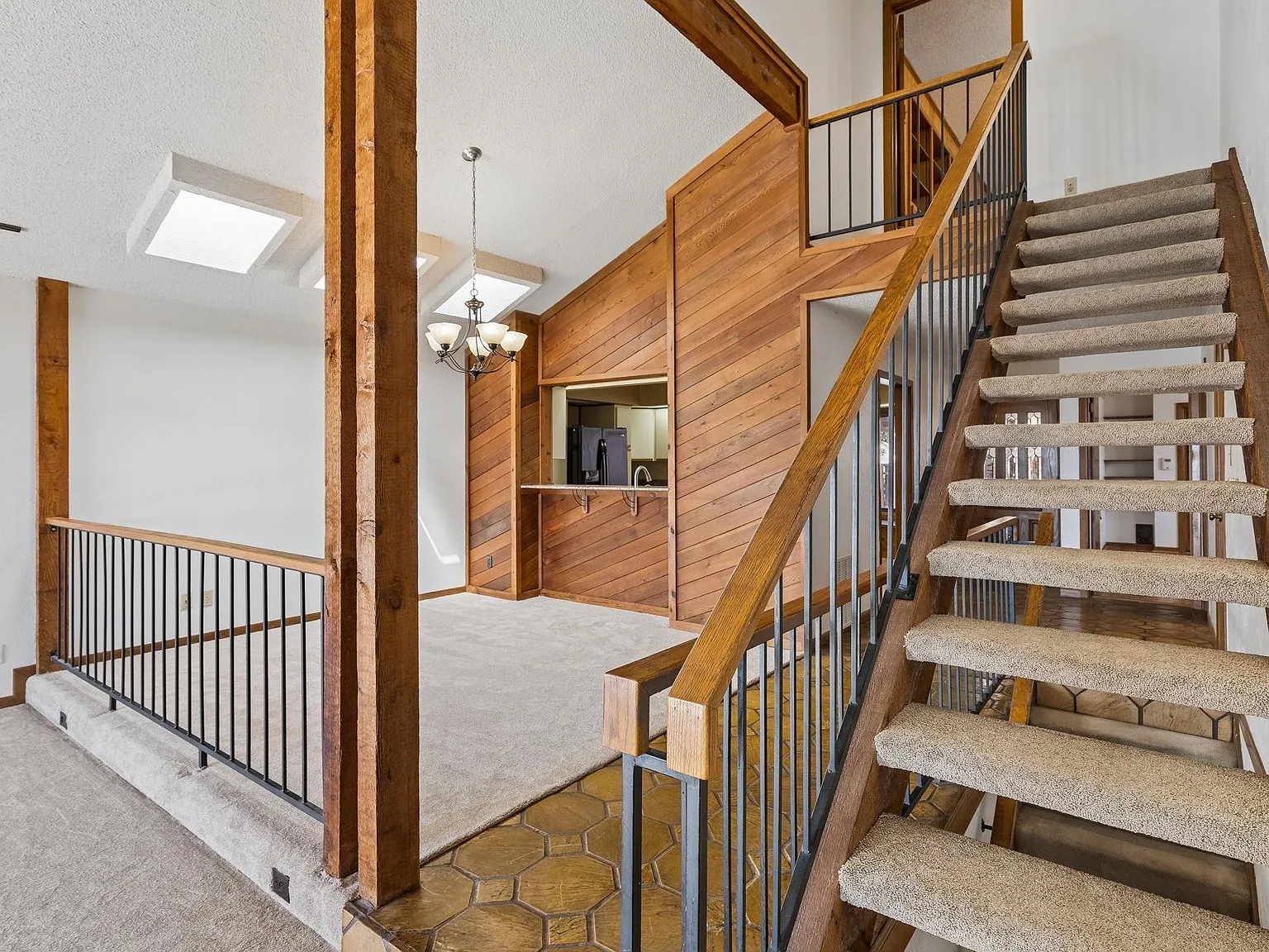 4 bed, 2.5 bath, 2284 sqft, $3,700 — Photo 2